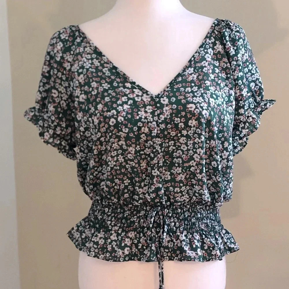 Flowered blouse smocked waist puff sleeve new
